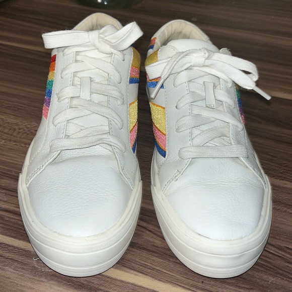 Gianni Bini daydreaming, rainbow sneakers - Picture 8 of 12